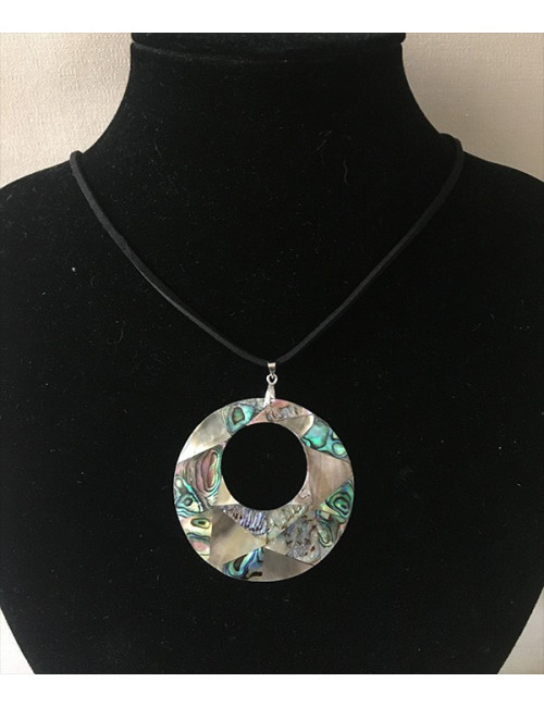 Collier rond évidé abalone pawa avec cordon passementerie