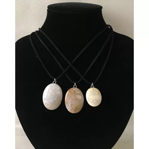 Collier corail fossile