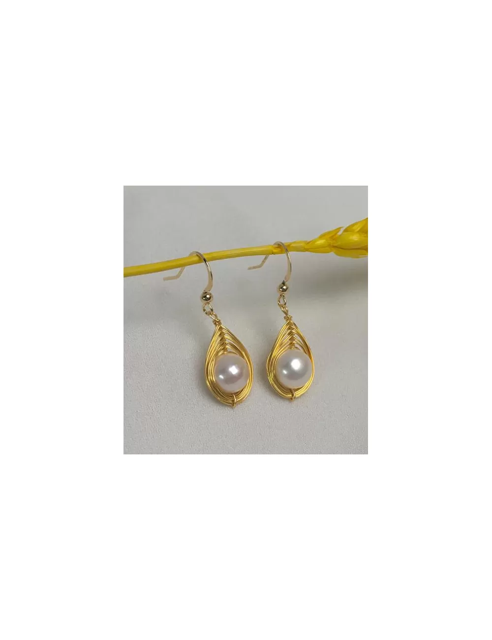 Boucles d'oreilles dorées perle d'eau douce