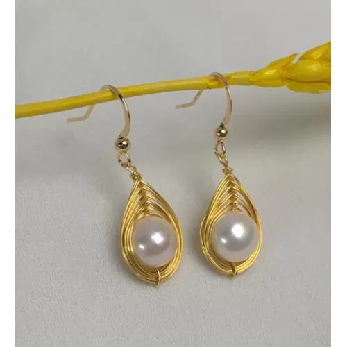 Boucles d'oreilles dorées perle d'eau douce
